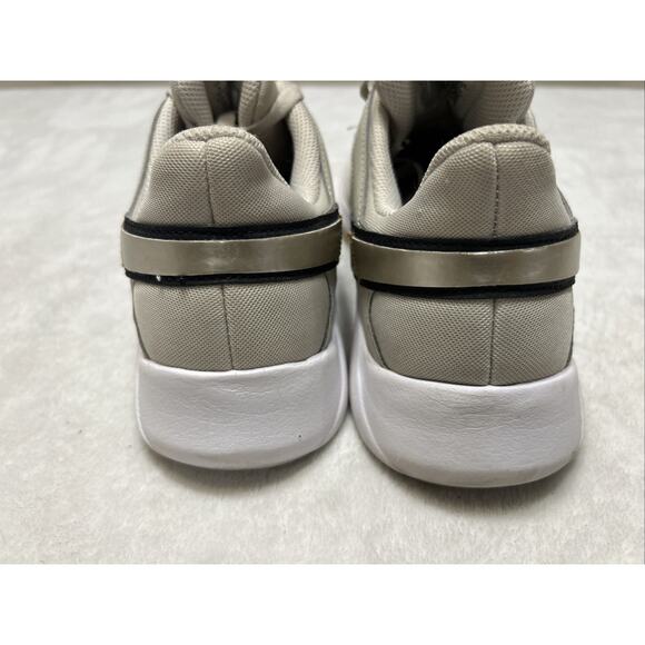 Nike Shoes Women’s Size 9 Legend Essential 2 Light Bone Wheat White Black - Picture 5 of 7